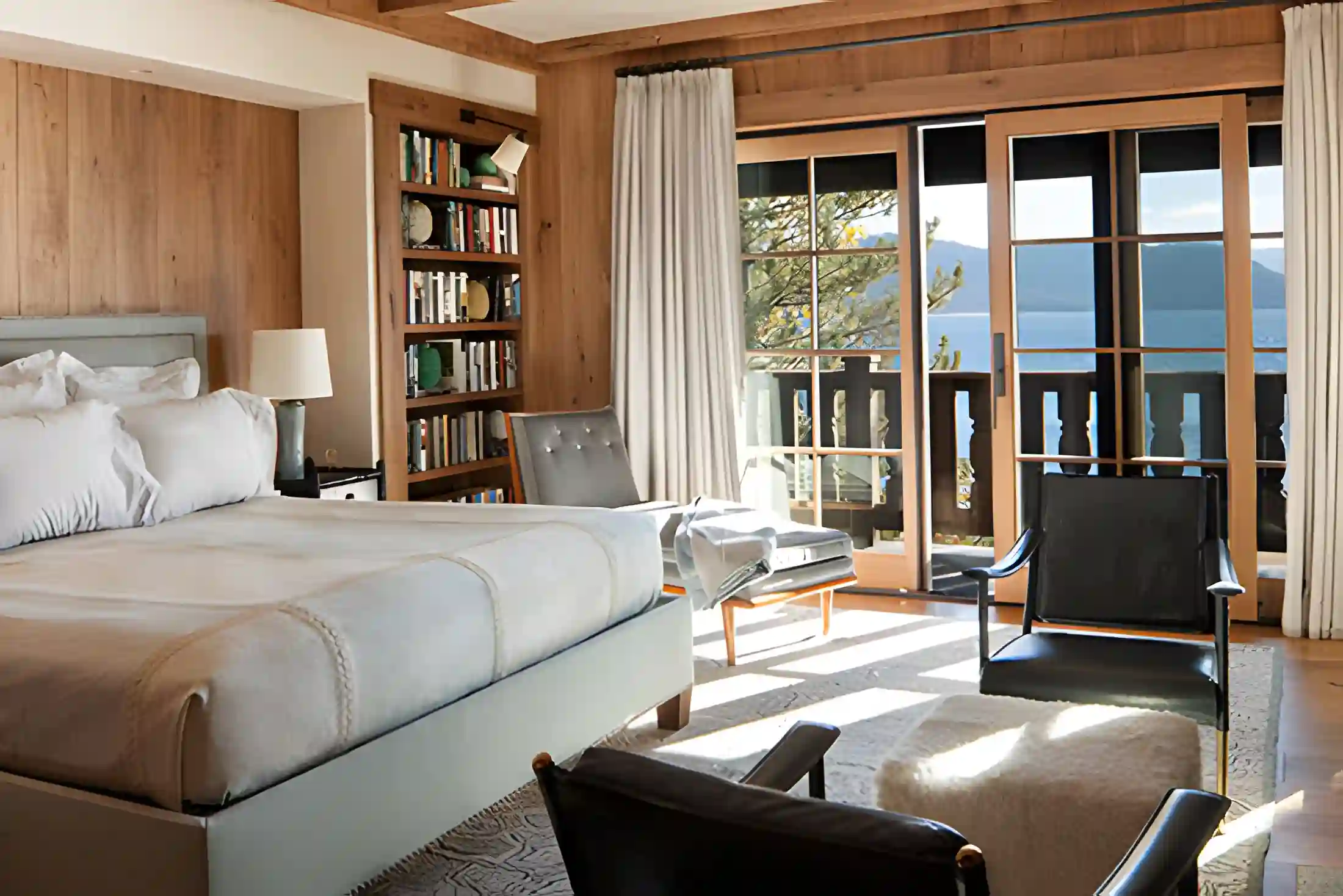 Lake-view residence by Bervid Custom Building